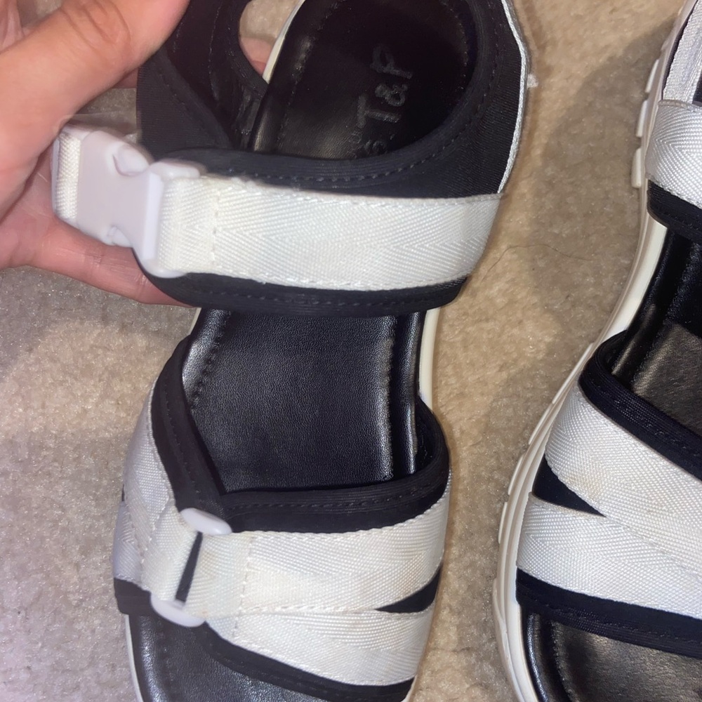 B/W Sandals - Picture 4 of 8